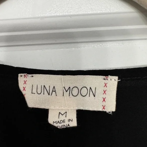Luna Moon Boho Black Embroidered V-Neck Short Sleeve Blouse. Size M - Picture 4 of 7